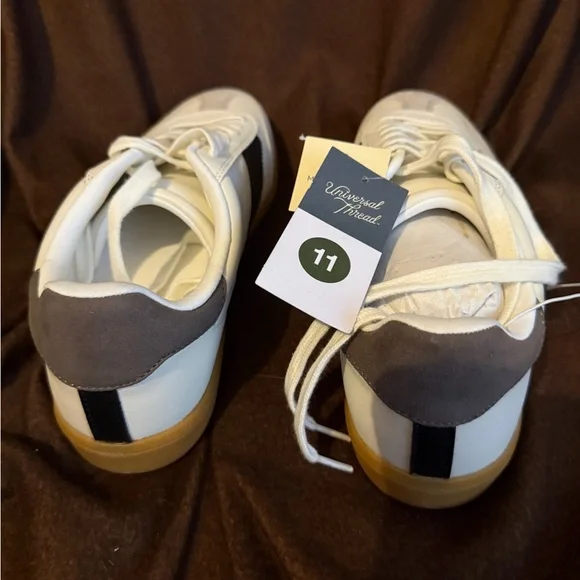 Womens’s size 11 Sneakers - Picture 4 of 5